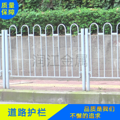 廠家定制市政道路中心隔離欄桿 不銹鋼結(jié)構(gòu)手扶護(hù)欄桿 隔離欄