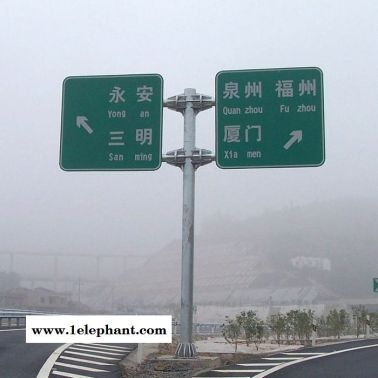 監(jiān)控?zé)魲U公路標(biāo)志牌桿