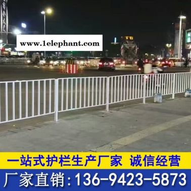 佛山車(chē)道分隔欄 肇慶馬路防護(hù)欄 市政防撞欄 港式護(hù)欄廠(chǎng)家 護(hù)欄/護(hù)欄網(wǎng)