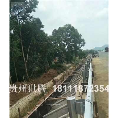 黔東南鍍鋅防撞村鎮(zhèn)道路波形高速公路護欄現(xiàn)貨批發(fā)